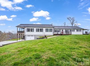 1086 Carters Ridge Rd, Spruce Pine, NC 28777