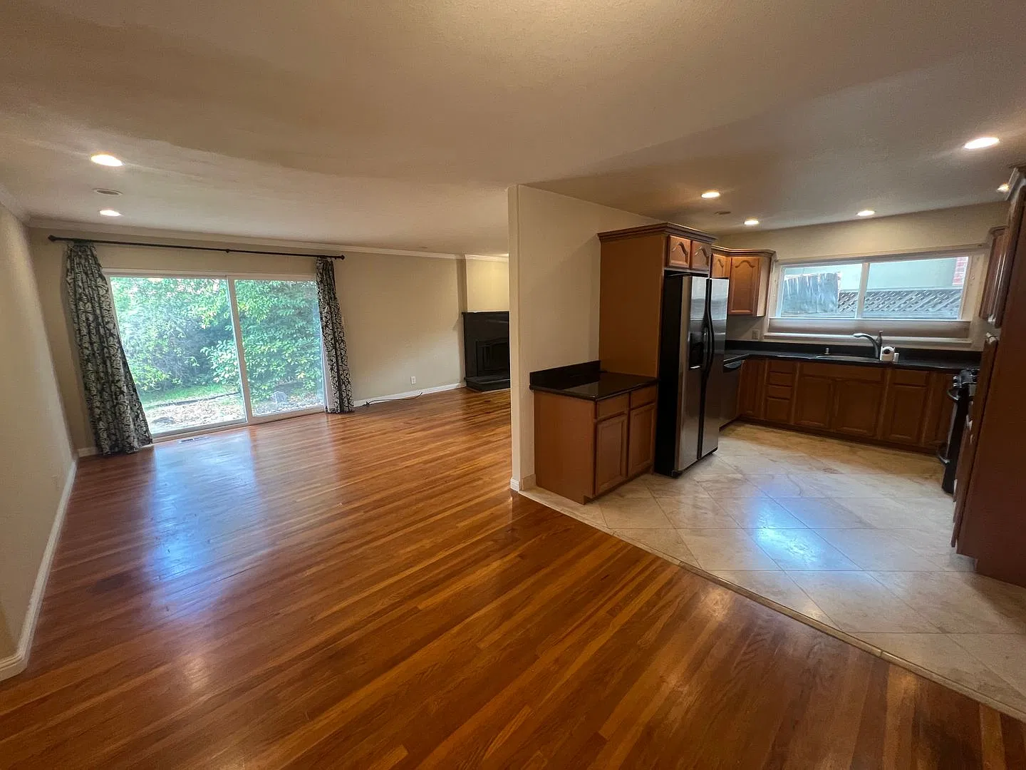 Beautiful 3 bed 2 bath home In San Jose. This is a must see! — Photo 2