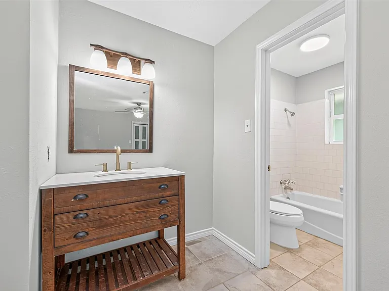 18747 Woodridge Dr — Photo 29