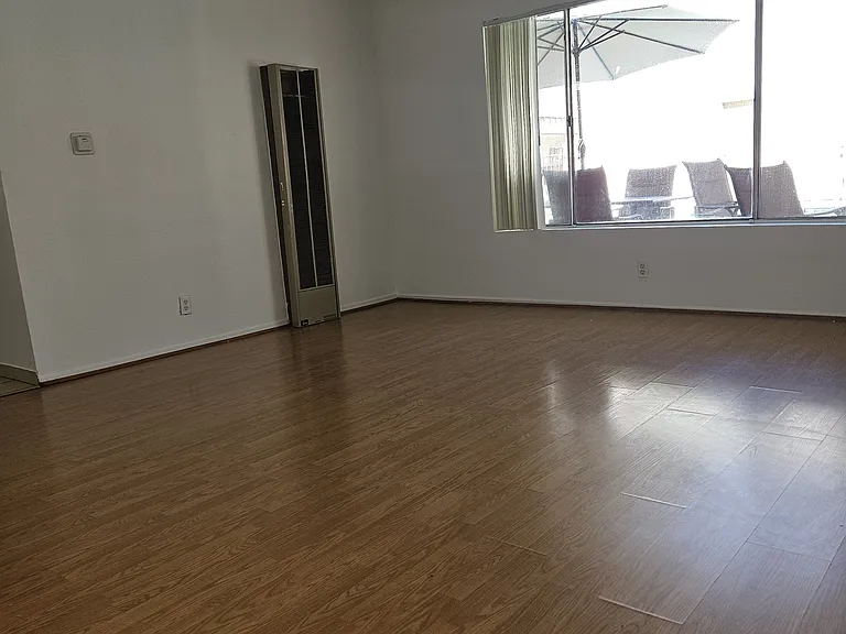 7636 Owensmouth — Photo 7