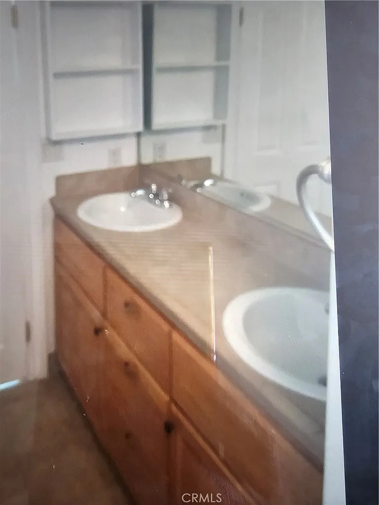4 bed, 2.5 bath, 2254 sqft, $2,500 — Photo 2