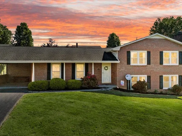 1133 Camper St, Pulaski, VA 24301