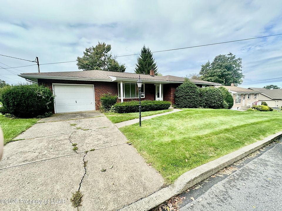 1st image of 944 Perry Ct