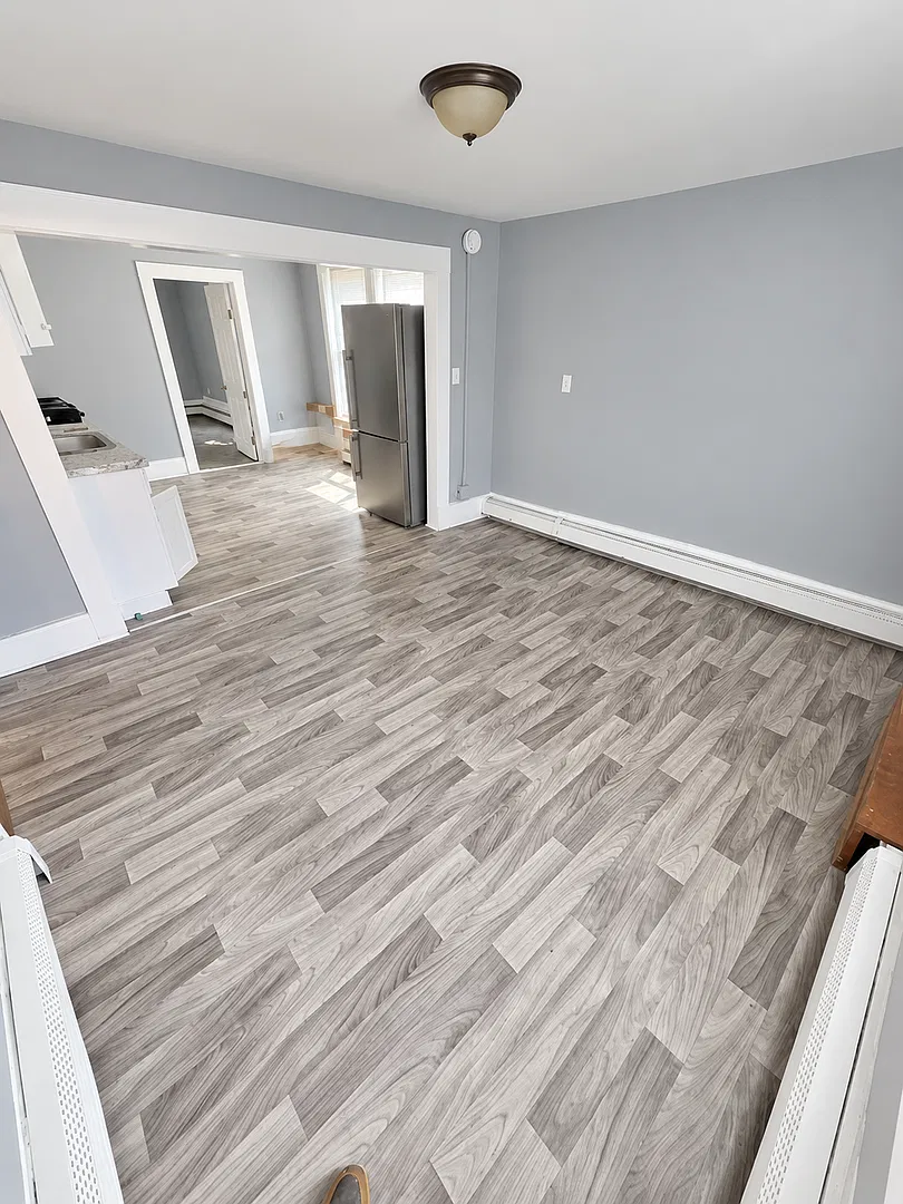 37 Maple St — Photo 2