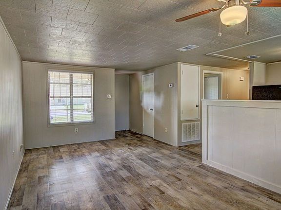 4th image of 1202 Baywood Ln