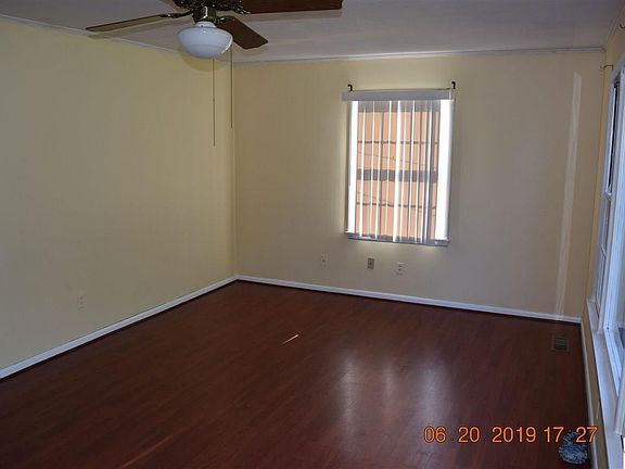 3rd image of 414 Hillside Dr