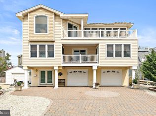 19 E 52nd St, Brant Beach, NJ 08008