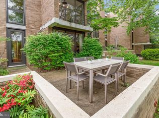 1690 Chimney House Rd, Reston, VA 20190