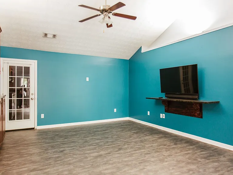 137 Bristol Woods Dr — Photo 4