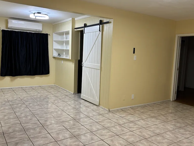 5347 N Olive Ave — Photo 8
