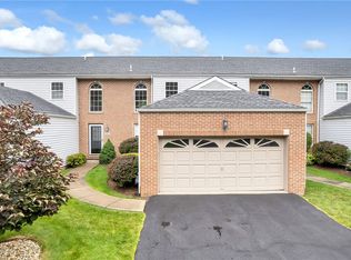 7077 Clubview Dr, Bridgeville, PA 15017