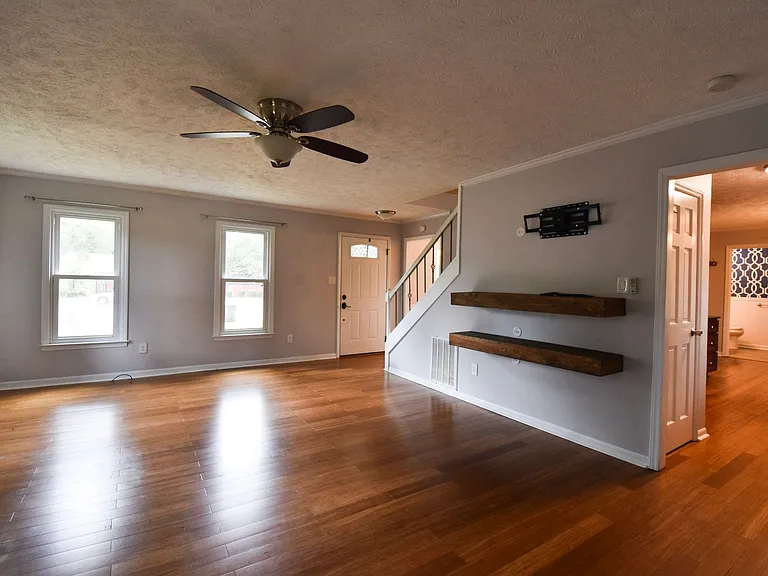 5804 Norman Pl — Photo 4