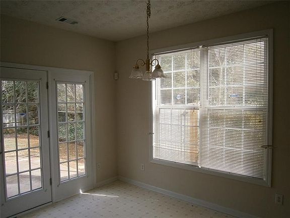 3rd image of 24 Melanie Rose Ln