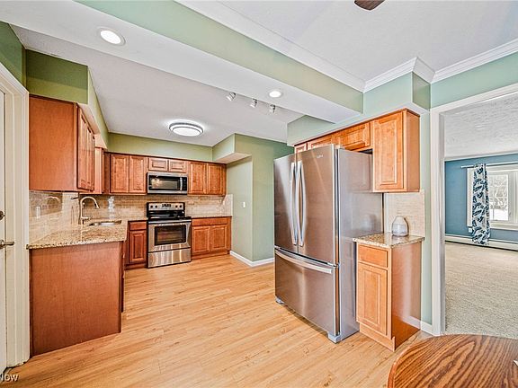 5th image of 5 Meadowlawn Dr Unit 12