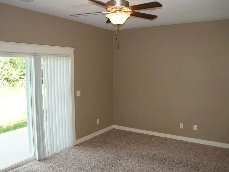 4412 NE Sherman Ln — Photo 6