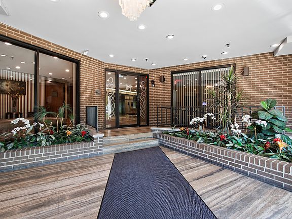 2nd image of 7201 N Lincoln Ave APT 403