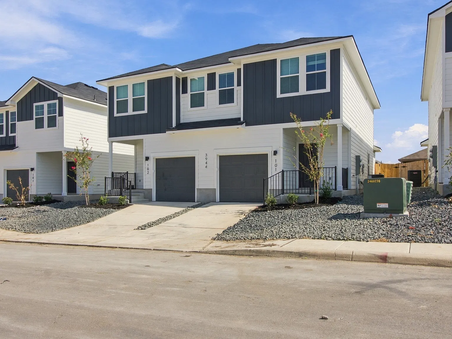 3 bed, 2.5 bath, 1345 sqft, $1,450 — Photo 3