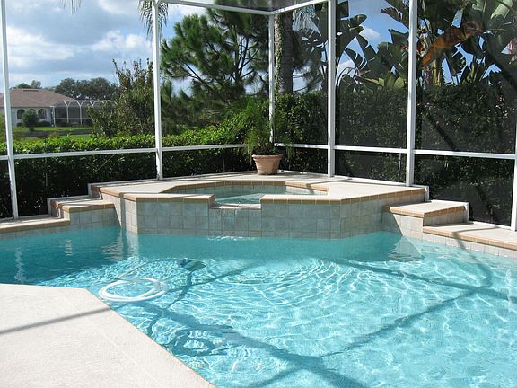Pebble Tec Pool w/ spillover spa