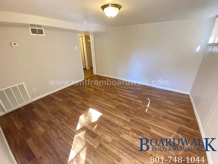 2527 E Valley View Ave — Photo 4