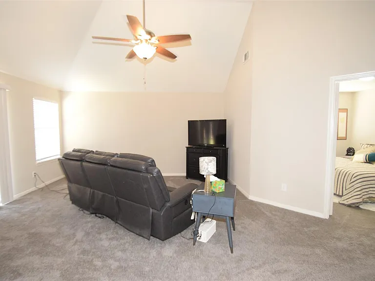 22922 Glenover Dr — Photo 20