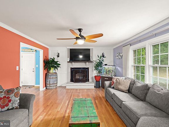3rd image of 3612 Woodholme Dr