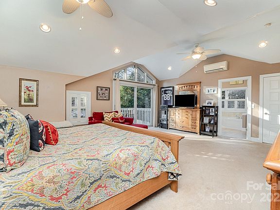 4th image of 22 Poplar St