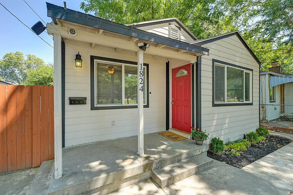 1824 Evergreen Ave photo 1