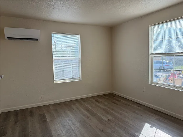 3126 Naples St — Photo 4