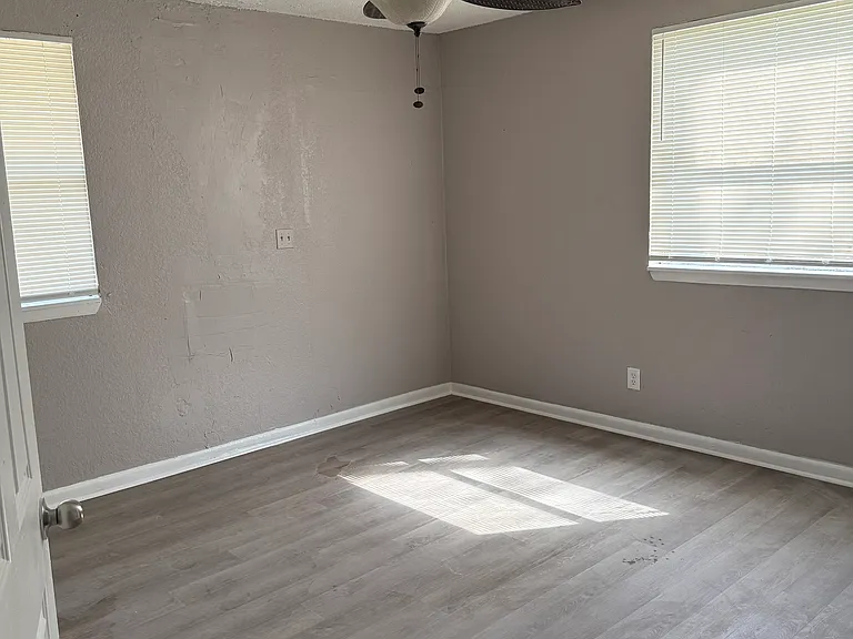 3020 Barnett St — Photo 15