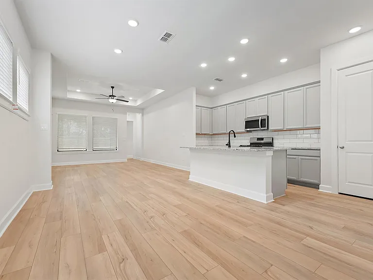 10518 William Park Dr — Photo 2