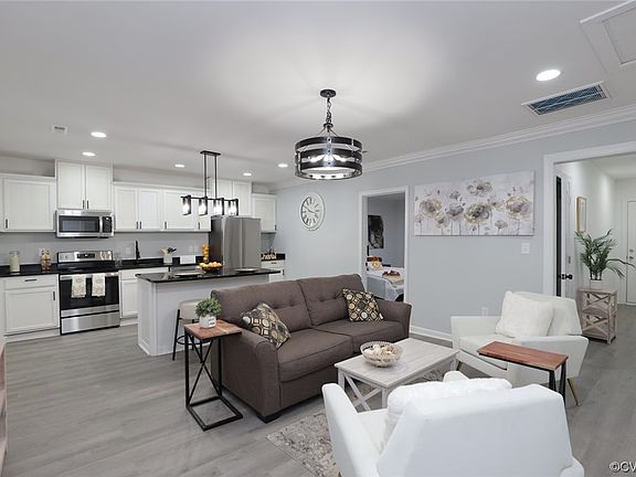 4th image of 1027 Farmer St