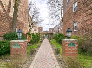 6-8 Wooleys Lane #B-34, Great Neck, NY 11023