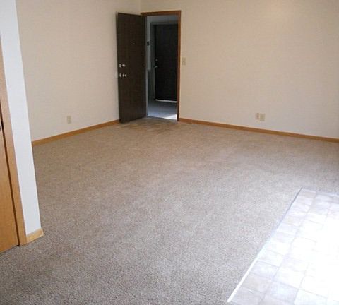 5th image of 1027 Valley View Dr APT 4