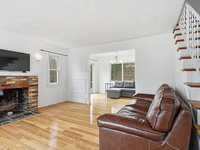 724 Linwood St — Photo 5