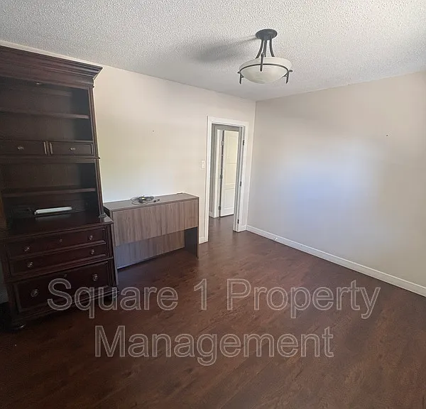 10025 117th St NW #6 — Photo 3