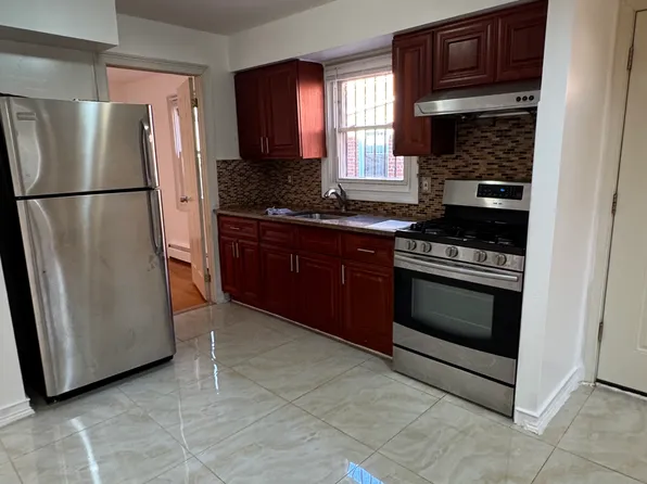 1719 Clintonville St #1, Whitestone, NY 11357