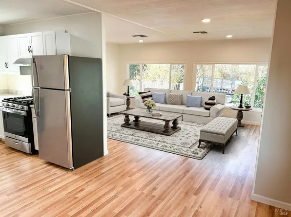 717 N McDowell Boulevard #511, Petaluma, CA 94954