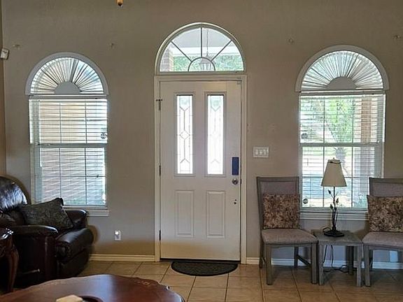 3rd image of 4951 Daffodil Dr