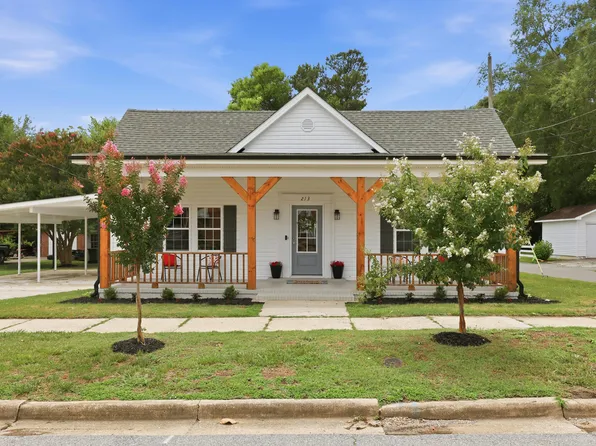 213 W Parrish Dr, Benson, NC 27504
