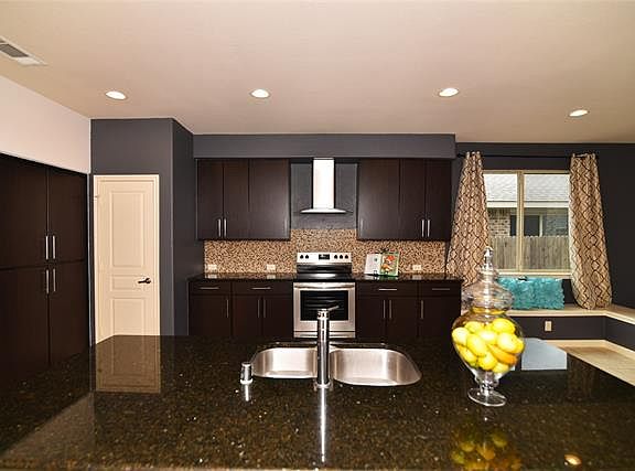 5th image of 2109 Danibelle Dr