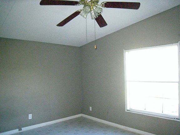 3rd image of 18 Ash Ln #27