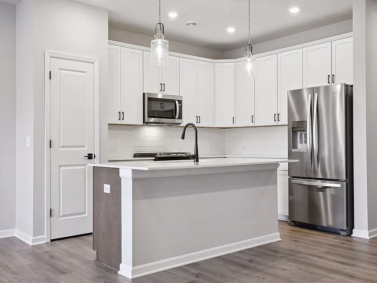 2434 Blossom Cir — Photo 2