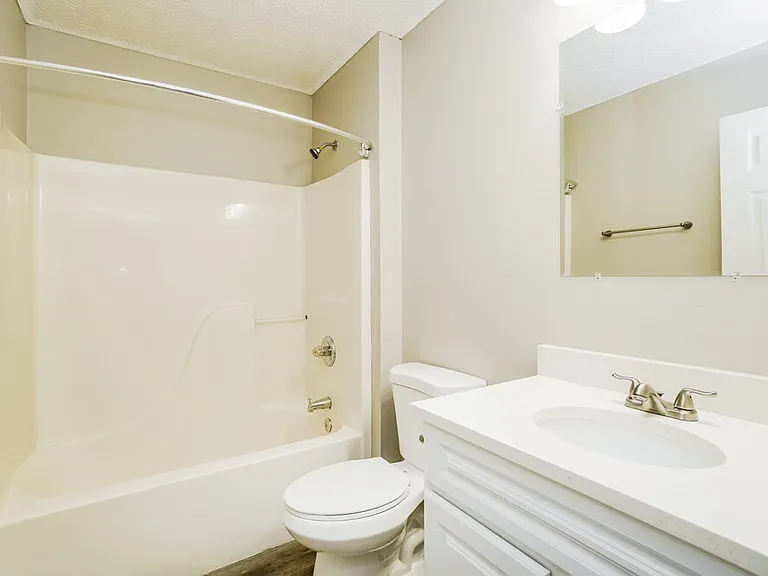 1667 Eastbrook Dr N — Photo 17