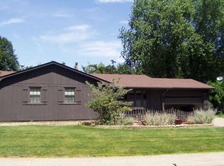 911 32nd Avenue Ct, Moline, IL 61265