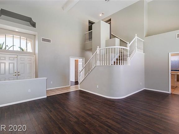 3rd image of 2049 Glorieta Ln