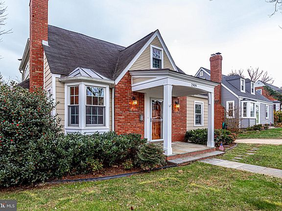 3rd image of 2909 Meadow Ln