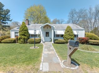 2 Rempsen St, Trumbull, CT 06611