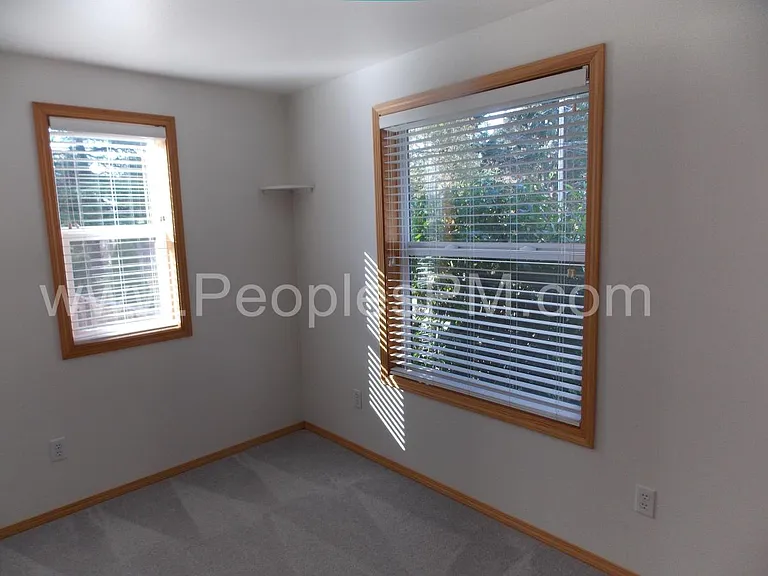 6709 NE 2nd Pl — Photo 8