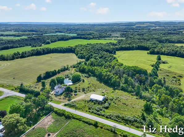 7565 S 56th Ave, Montague, MI 49437