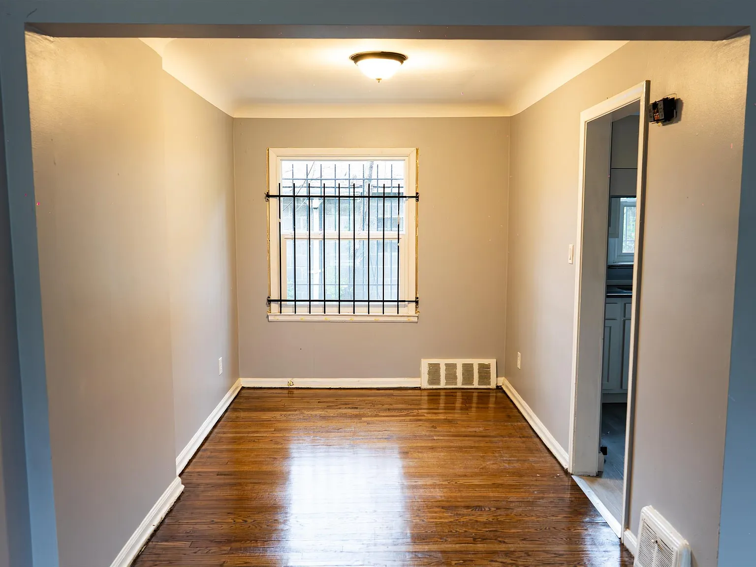 2 bed, 1.0 bath, 1425 sqft, $1,200 — Photo 3